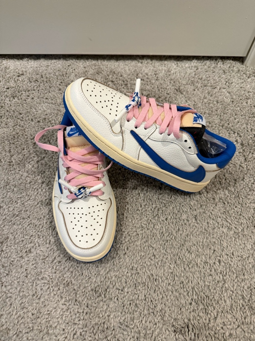 SOLD!! Travis Scott Jordan 1 White & Blue Low-Cut Athletic Socks - Picture 3 of 6